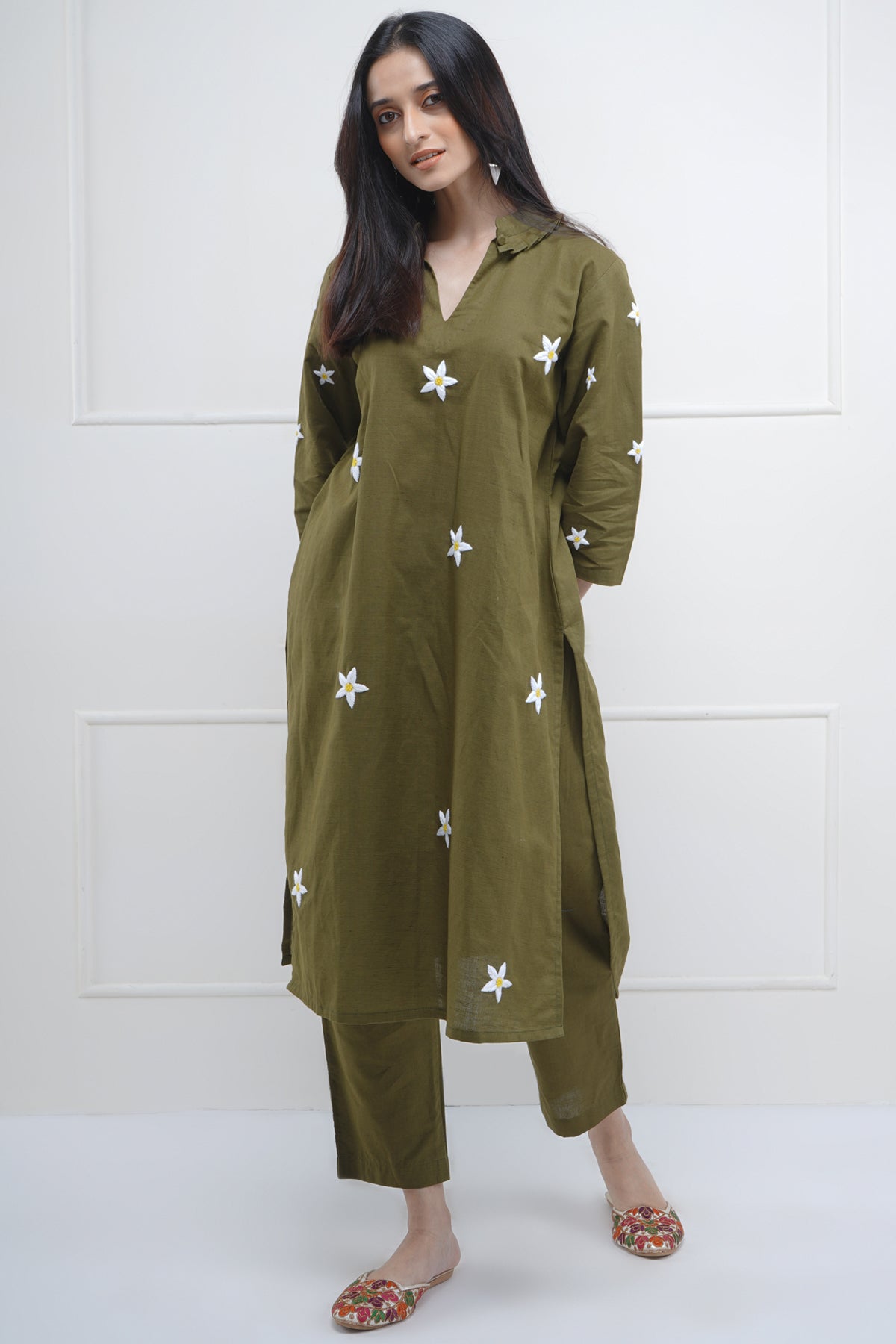 Floral Hand Embroidered Kurta & Pants